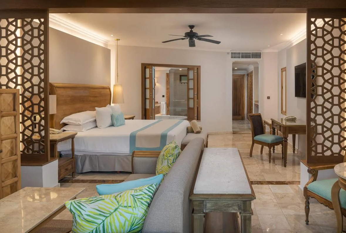 VIRM Golden Jr Suite.png