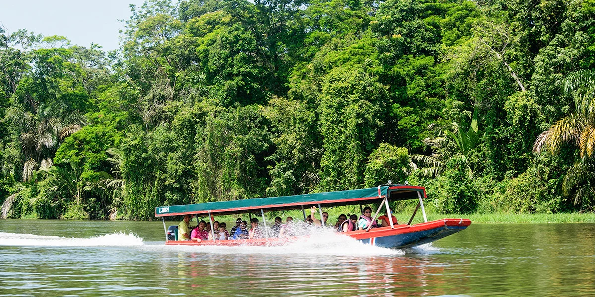 Tortuguero-Canals-Boat-Costa-Rica-Centroamerica-01.webp