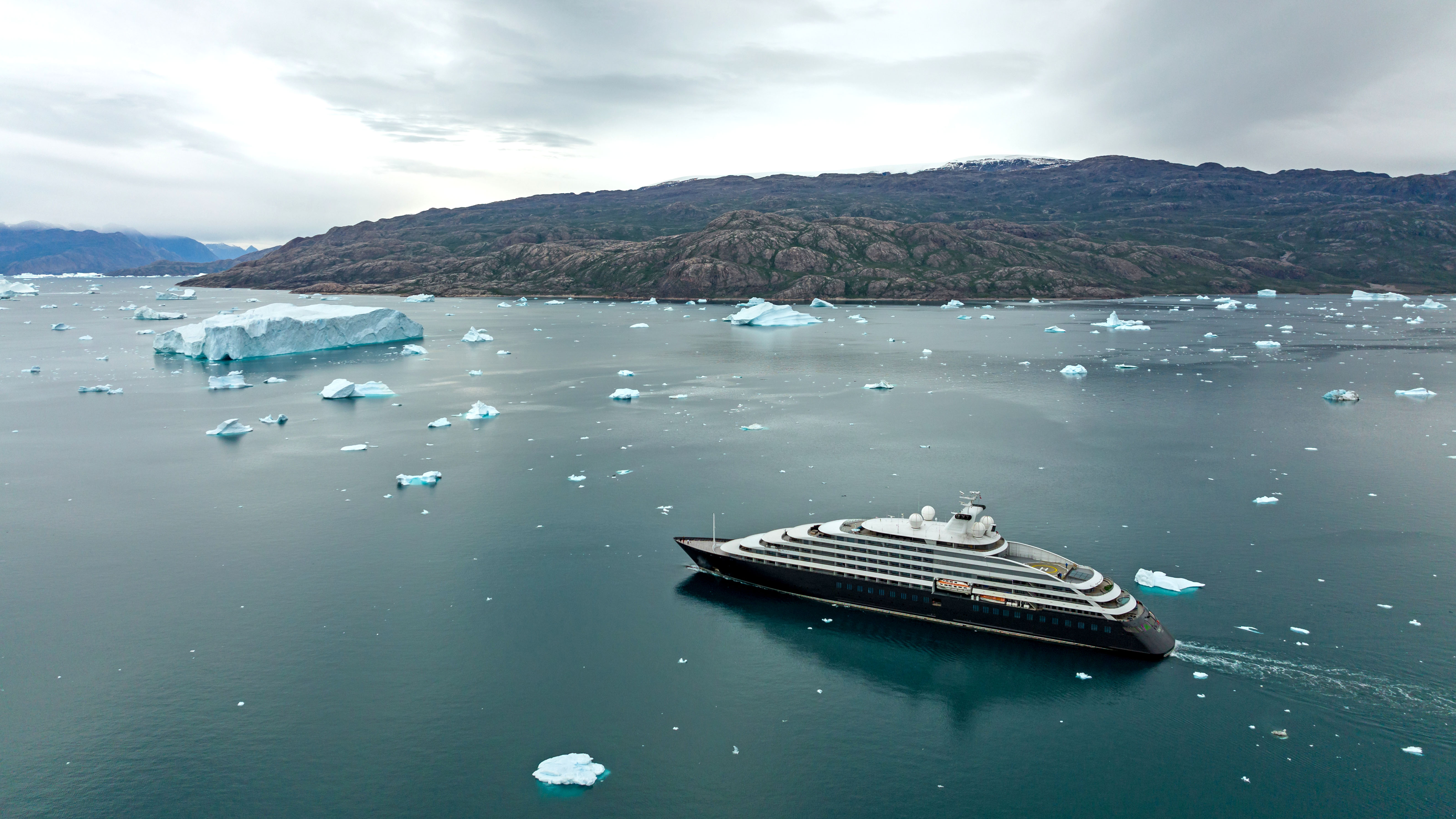 SE-Scenic Eclipse saling in Greenland-2.jpg