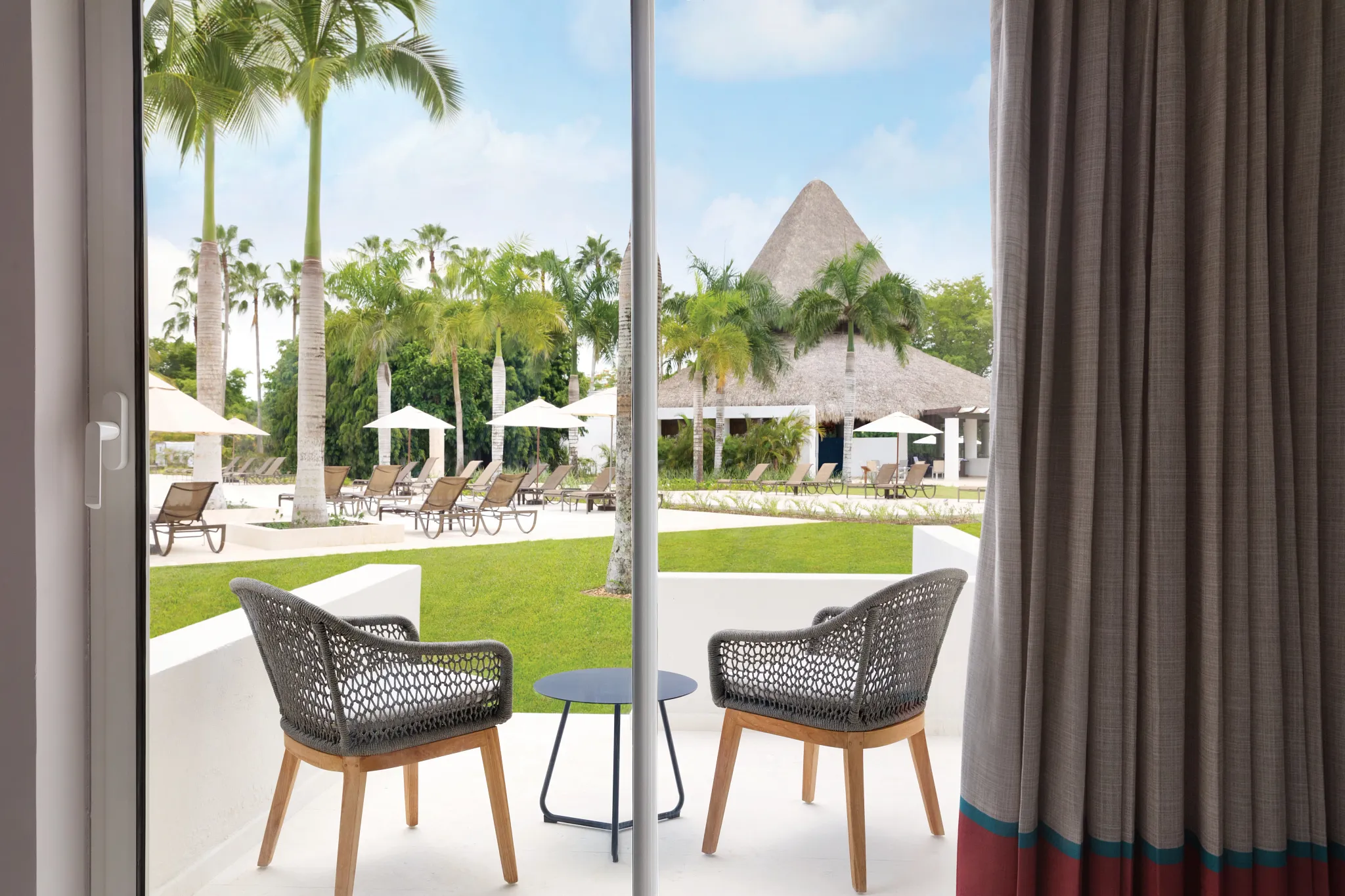 SECLR-P0048-Pool-View-King-Balco.png