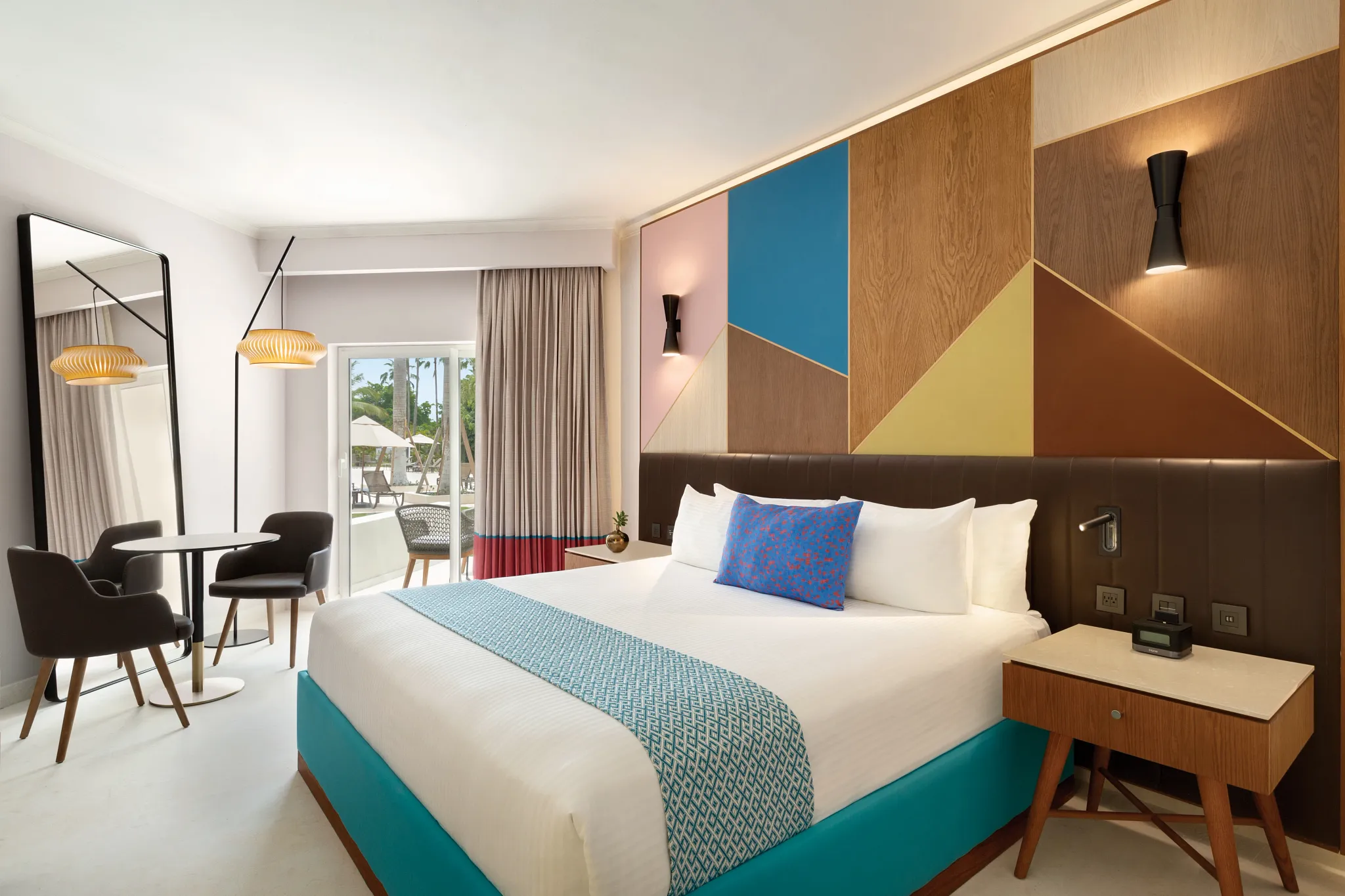 SECLR-P0050-Pool-View-King-Bed.png