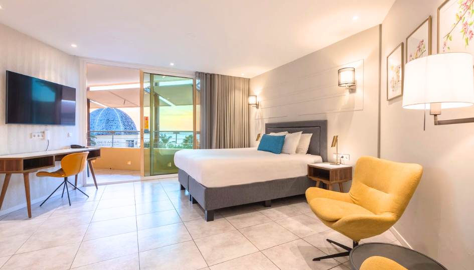 Octagon Deluxe Main (2).png