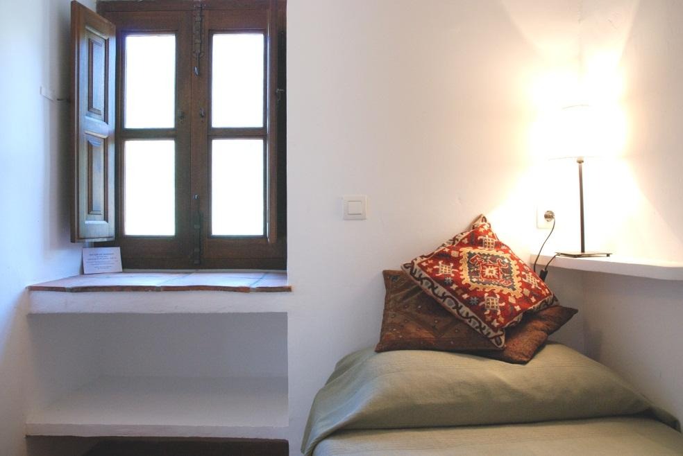 C:\Users\Joyce\Downloads\single bedroom2.jpg