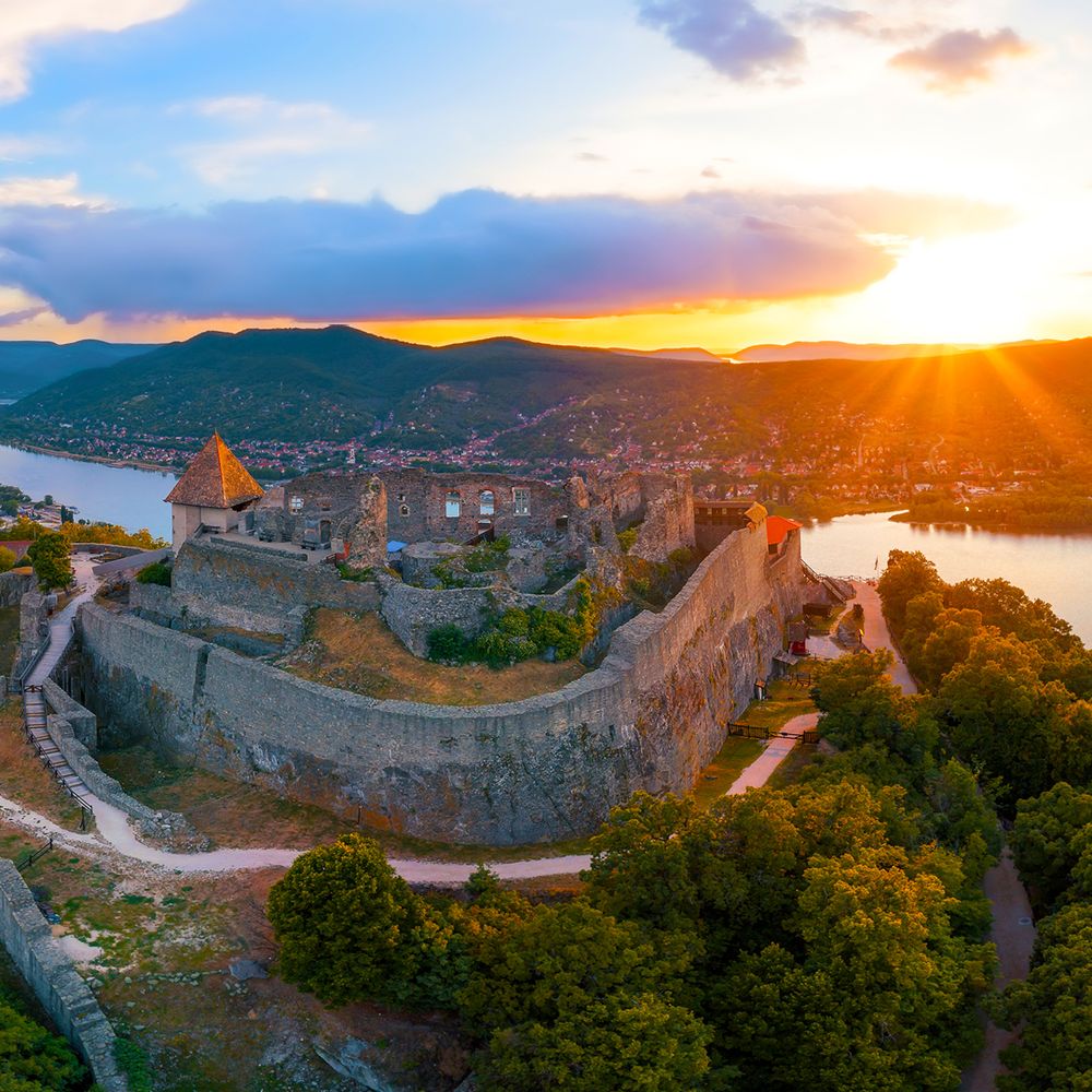 VISEGRAD.jpg