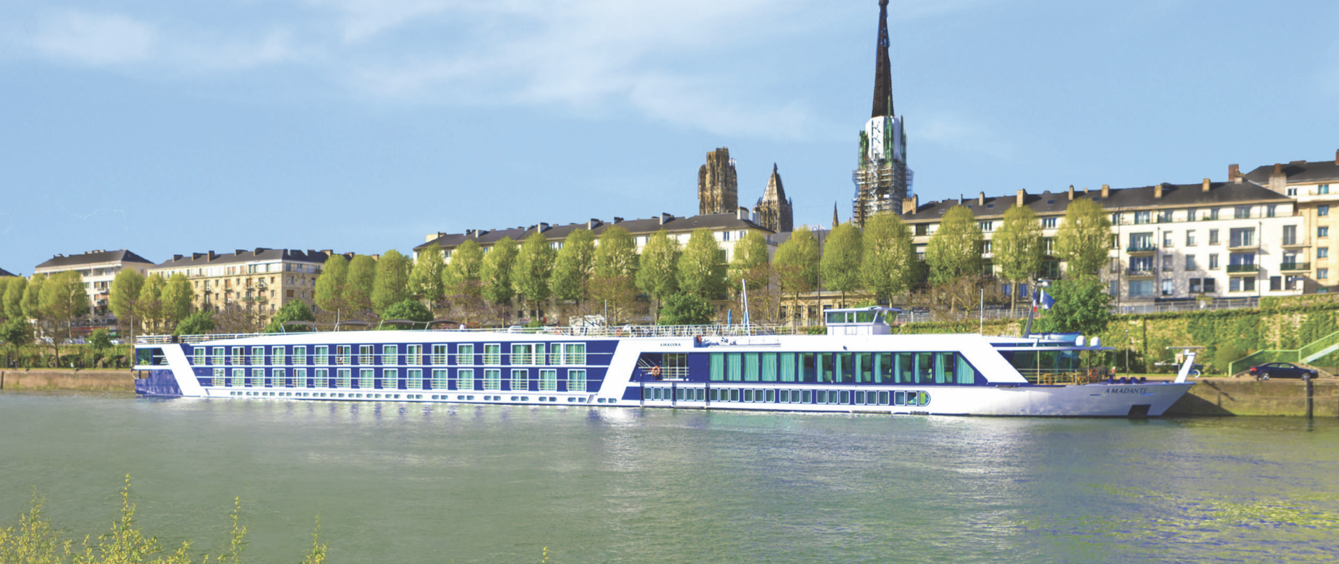 Uniworld S. S. Bon Voyage Seine River at port.png
