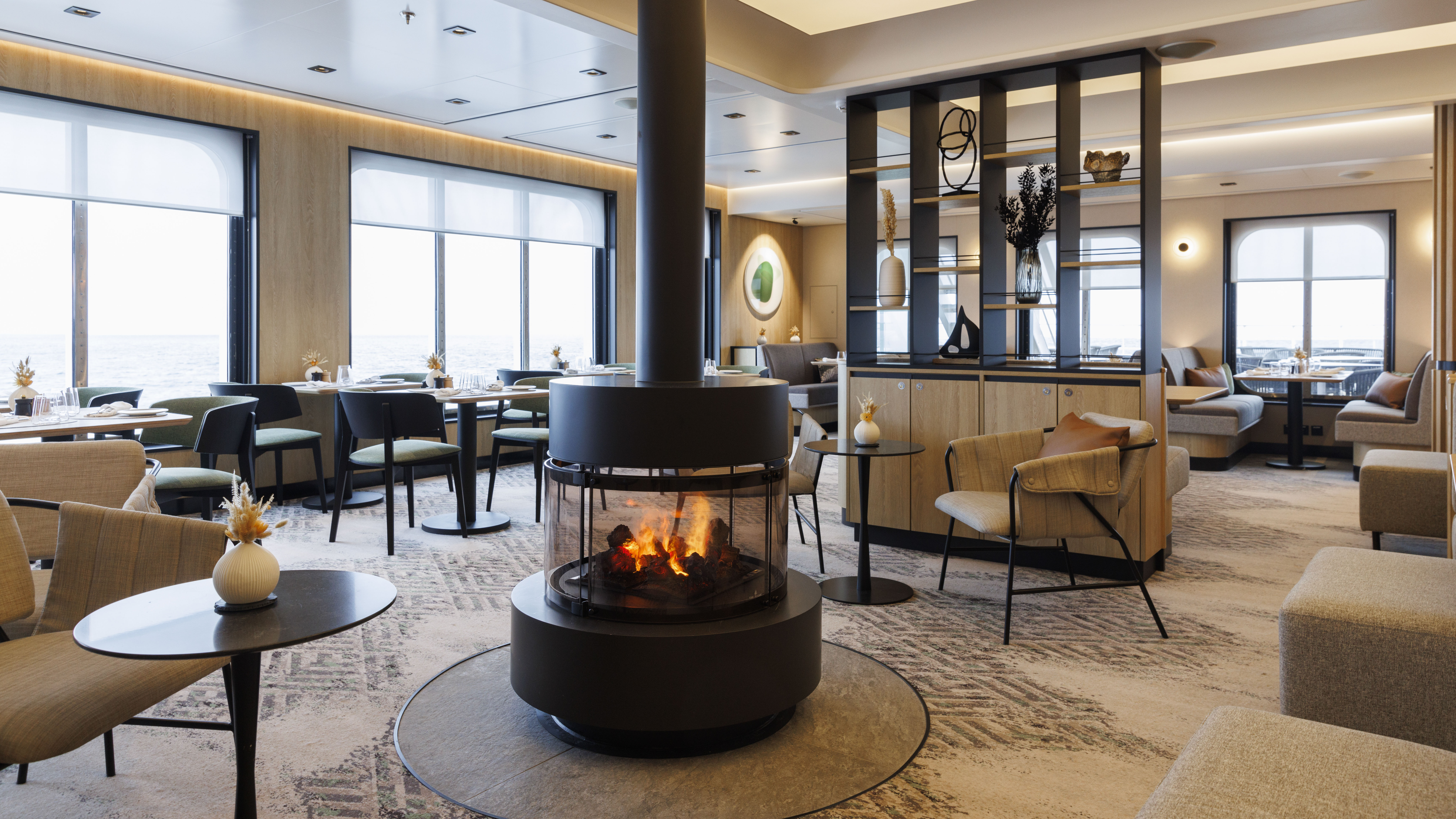 SHVe_20220714_Club_Lounge_Architecture_3717_45MP_JH8 (1).jpg