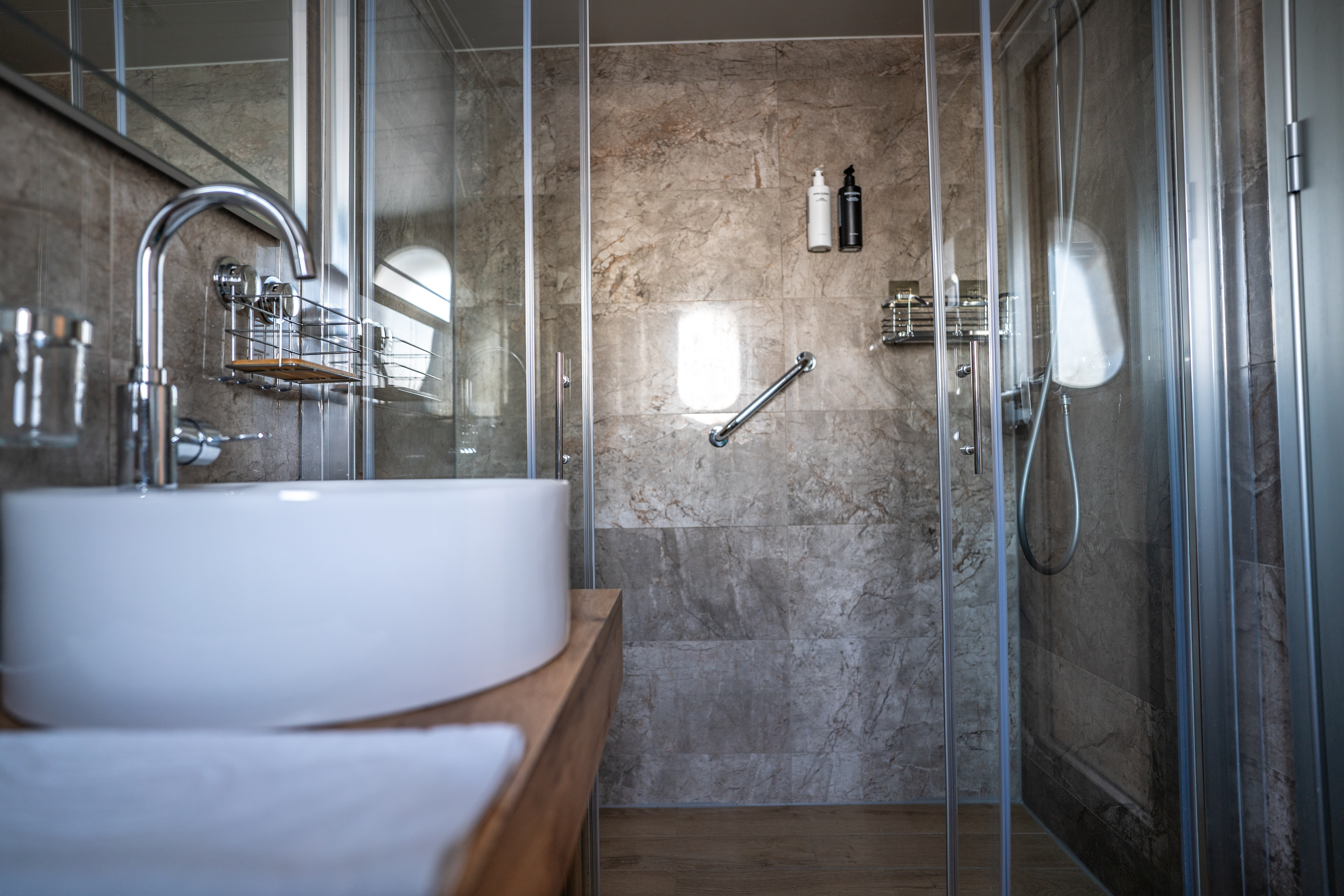 Cabin 11 shower.jpg