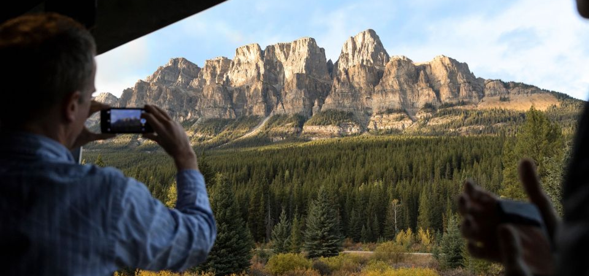 onboard_rocky_mountaineer_2.jpg