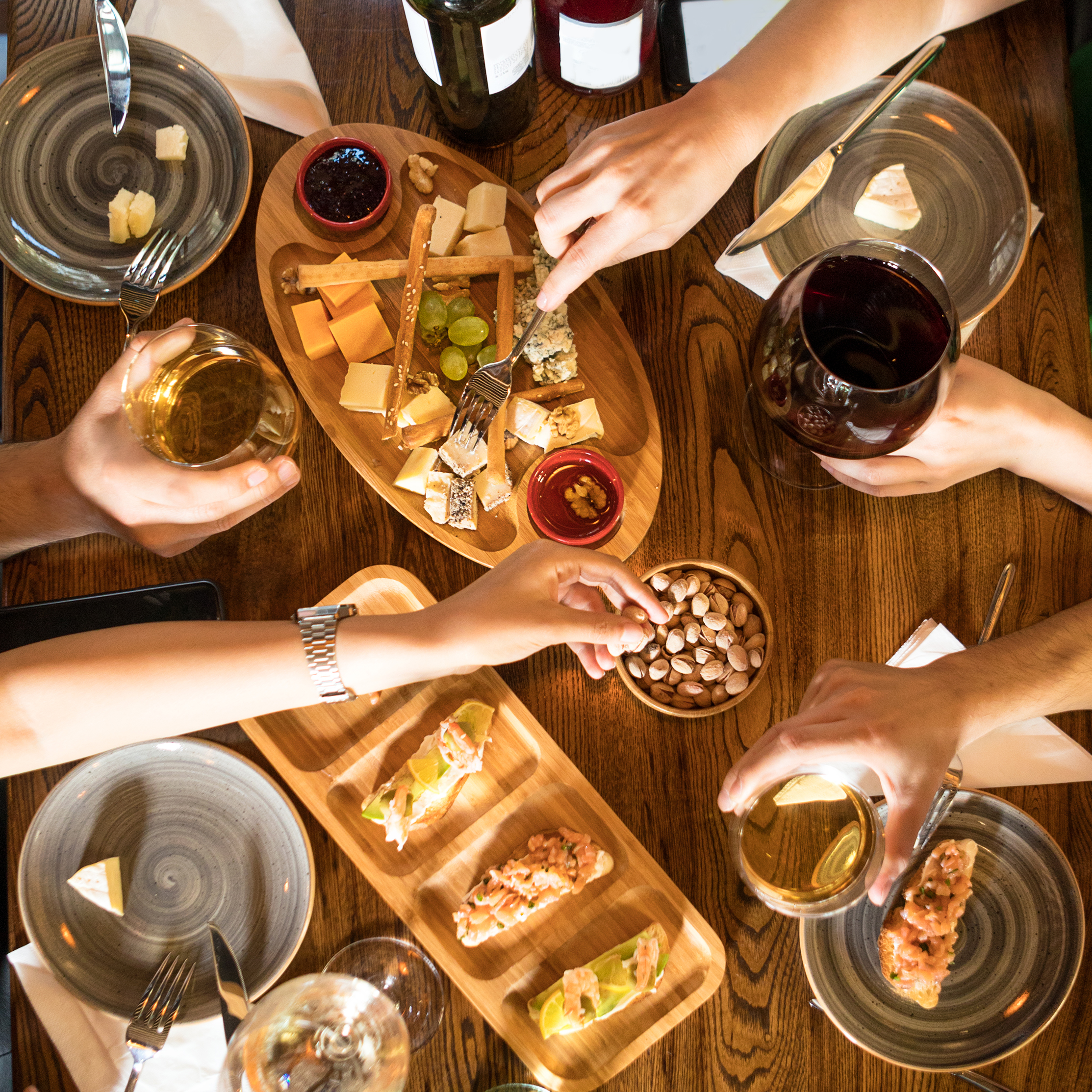 vecteezy_people-drinking-wine-and-eating-snacks_1363637.jpg