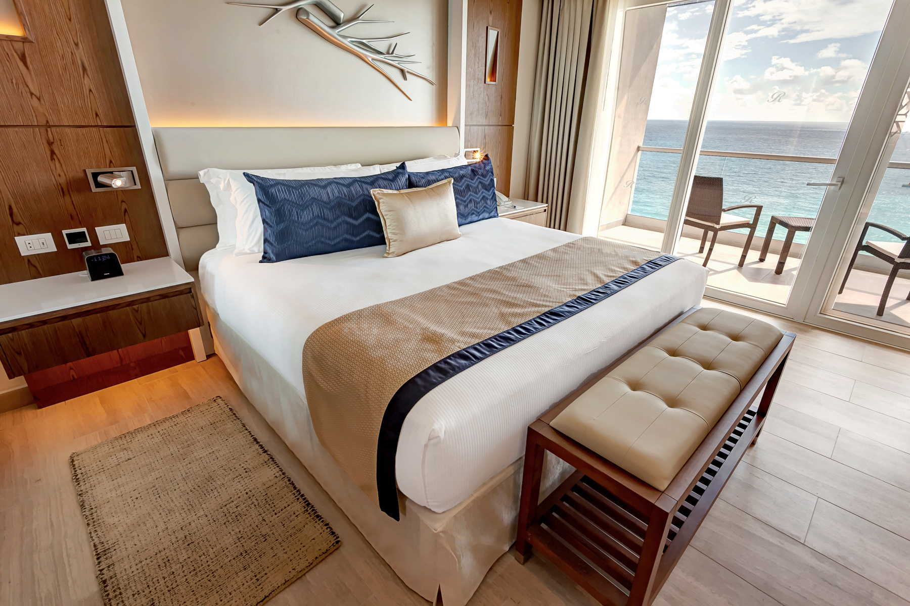 royalton_suites_cancun_luxury_family_suite-5-624ef9d53aa2f.jpg