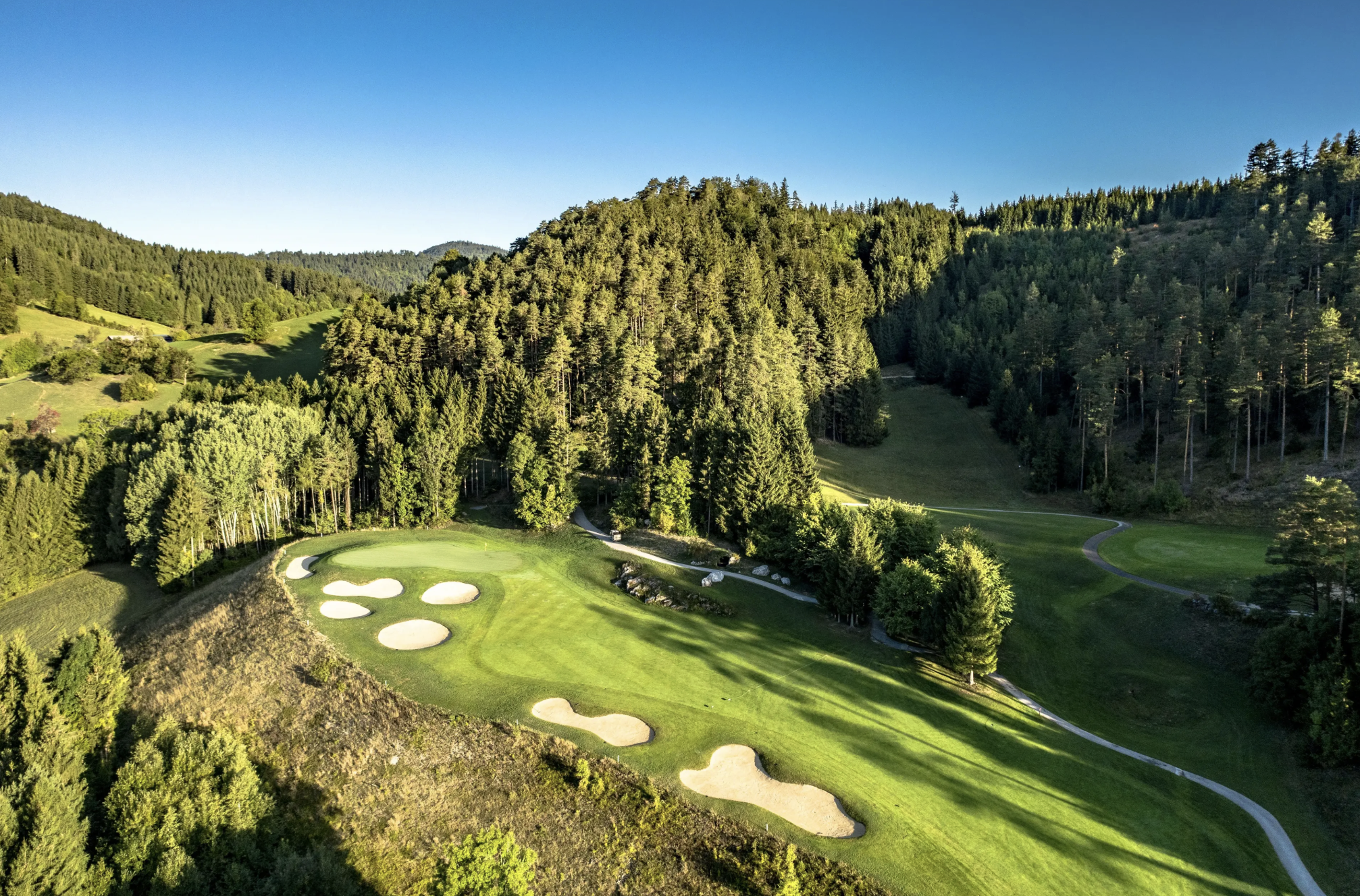 5️⃣ Pannonia Country Club concierge Golf program AMA Magna river cruise.png
